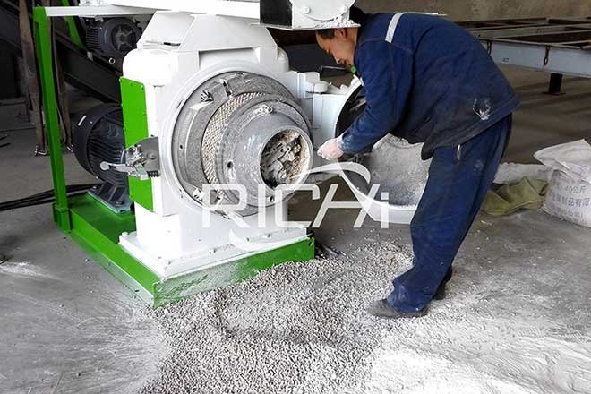 British 5-6 T/H Competitive Good Feedbacke Bentonite and Attapulgite Cat Litter Pellet Making Machine